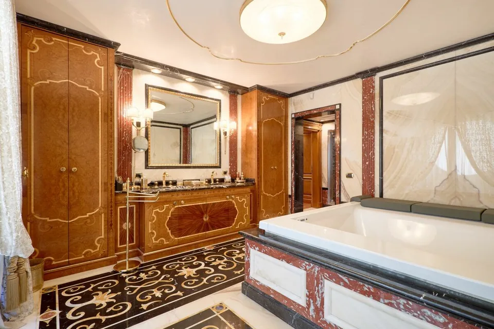Luxury and lake view in the heart of Lugano