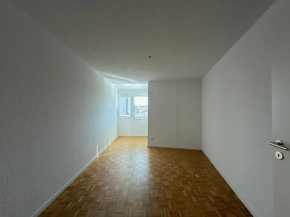 Moderne 4.5-Zimmer-Wohnung / Superbe 4,5 pièces moderne – Foto 11 von 12