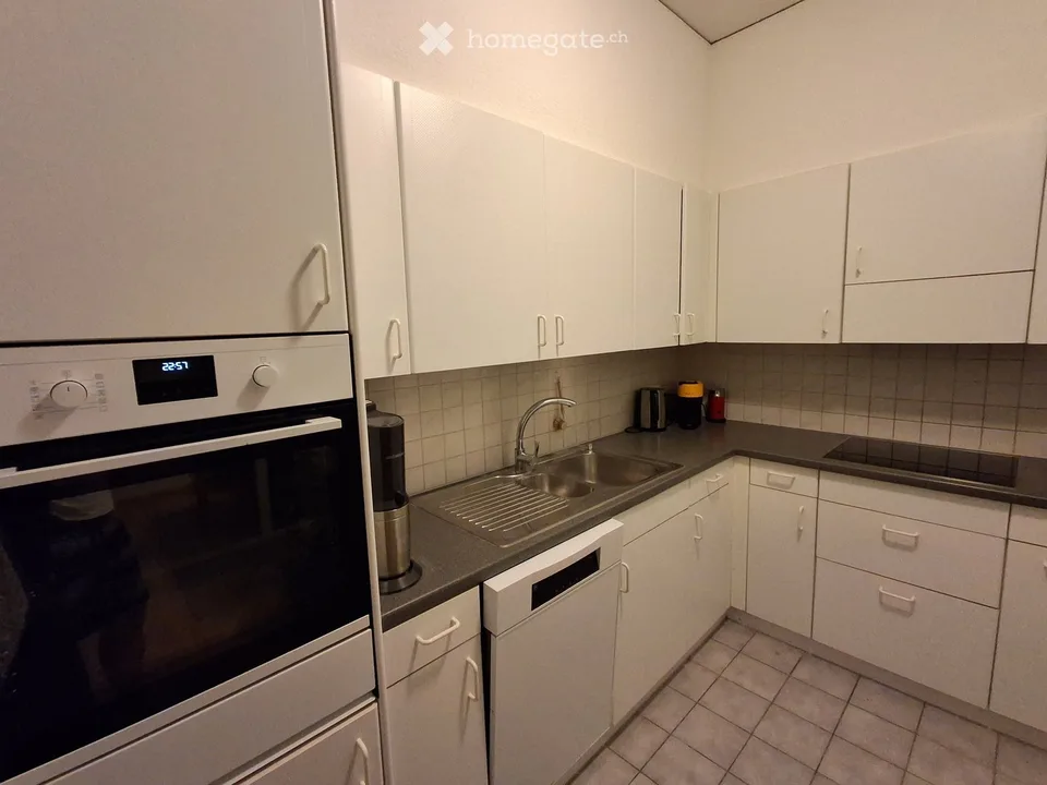 Nachmieter für grosse 3,5 Zimmer Wohnung