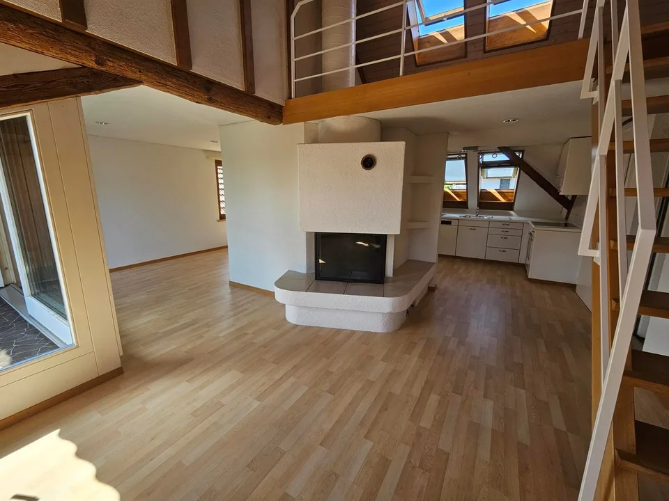 Einzigartige, klimatisierte 2-Zimmer-Dachwohnung zu vermieten