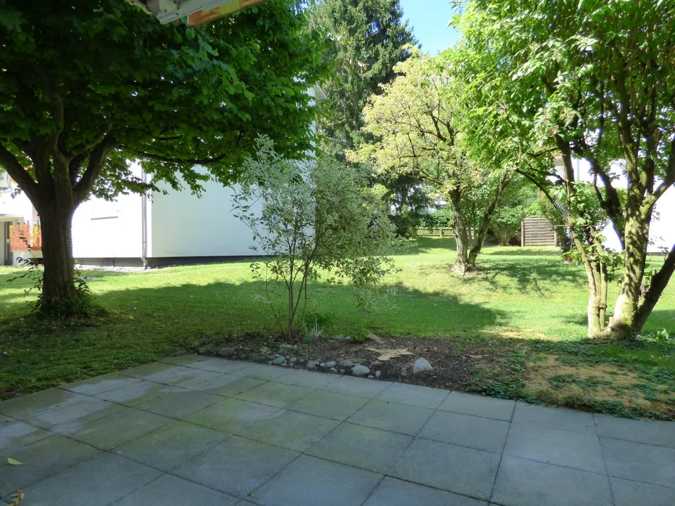 2-bedroom apartment with garden and seating area in Zürich-Wollishofen