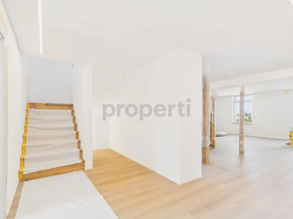 Maisonette moderna di 4,5 stanze con balcone, Rheineck
