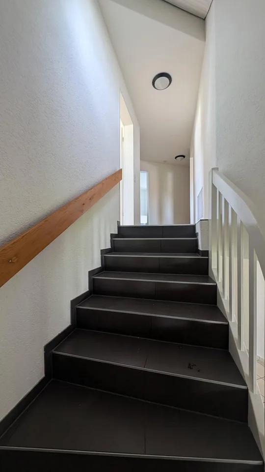 5.5-Zimmer-Maisonettewohnung mit Loggia im Herzen von Giebenach – Foto 6 von 15