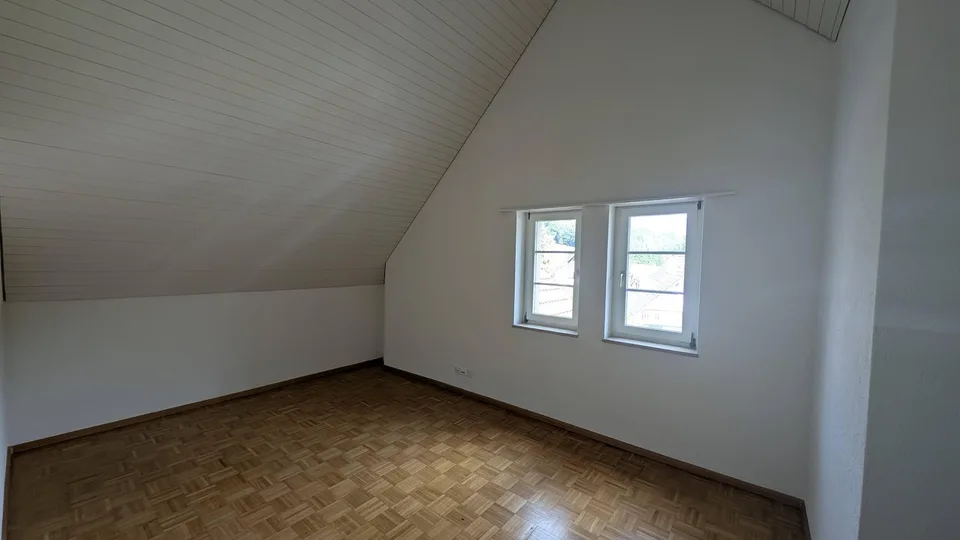 5.5-Zimmer-Maisonettewohnung mit Loggia im Herzen von Giebenach – Foto 9 von 15