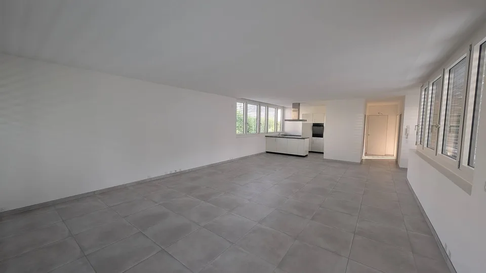 Exklusive 3 1/2-Zimmer-Wohnung mit Loggia