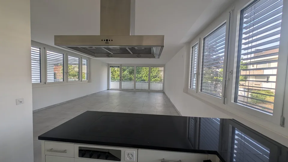 Exklusive 3 1/2-Zimmer-Wohnung mit Loggia