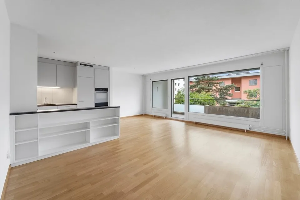 mit Lift, offener Küche, Geschirrspüler, Waschmaschine und Balkon
