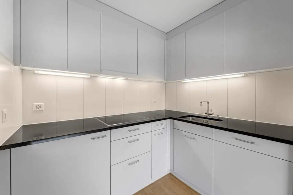 mit Lift, offener Küche, Geschirrspüler, Waschmaschine und Balkon