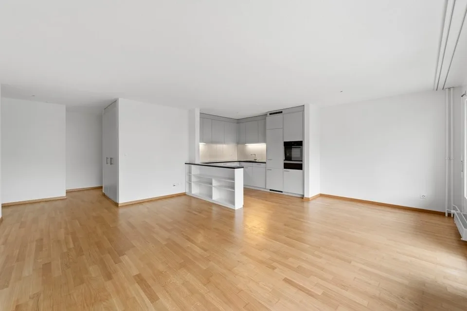 mit Lift, offener Küche, Geschirrspüler, Waschmaschine und Balkon