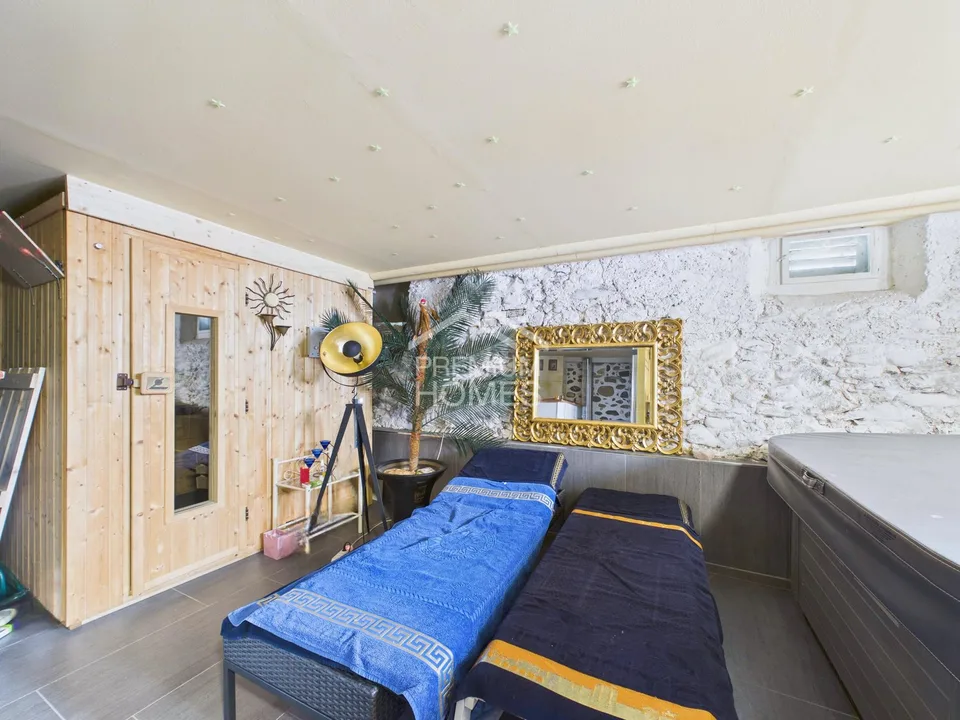 MOVE IN & FEEL GOOD