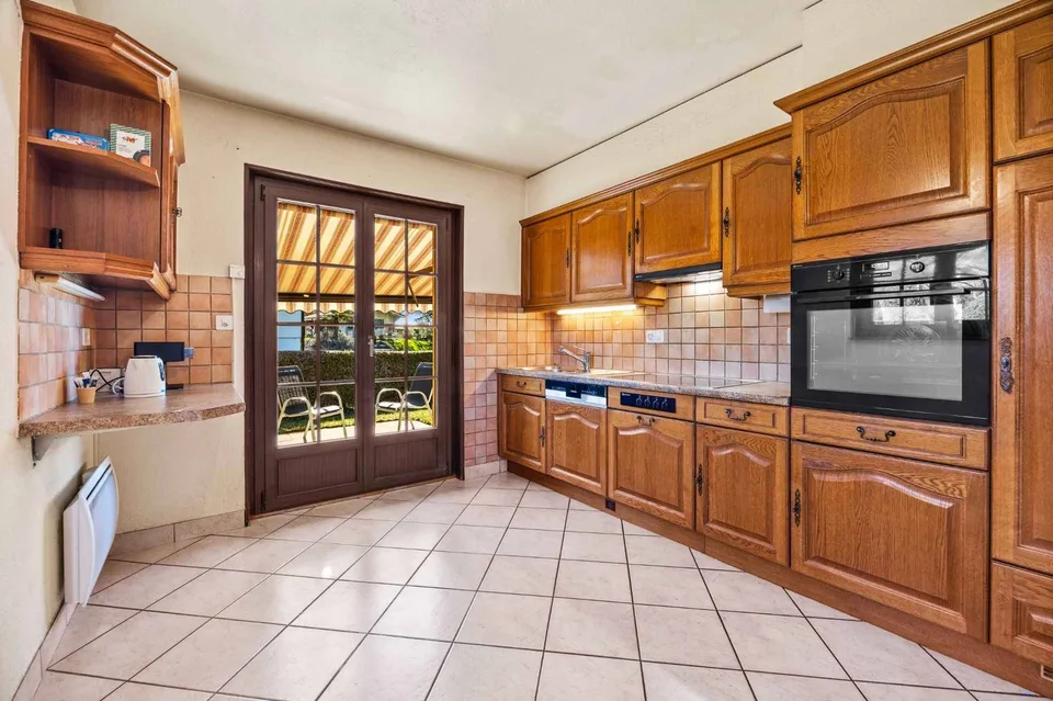 Casa unifamiliare a piano unico con piscina e grande potenziale di ristrutturazione