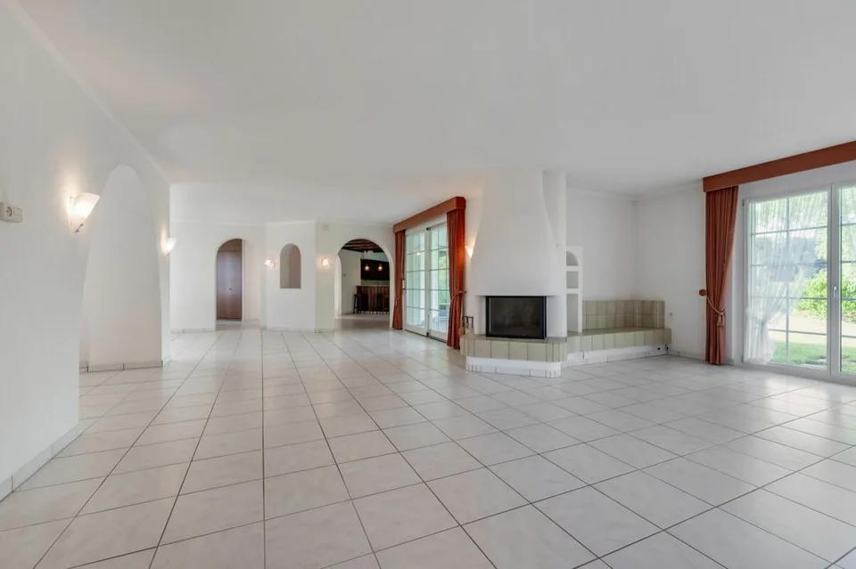 Proprietà rappresentativa con potenziale e 900 m² di riserva di terreno edificabile