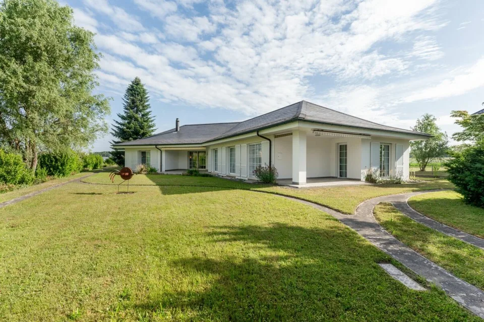Repräsentatives Anwesen mit Potenzial und 900 m² Bauland-Reserve