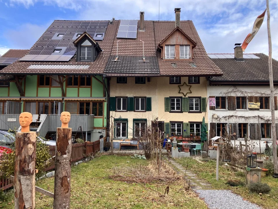 Baubewilligtes 2-Wohnungs-Projekt mit grosser Halle und 2'705 m Gebäudevolumen