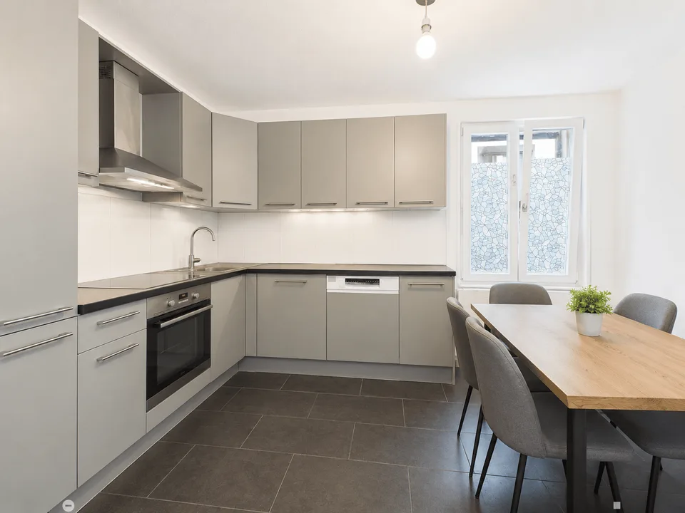 Maison multifamiliale rénovée avec rendement attractif à Biel/Bienne