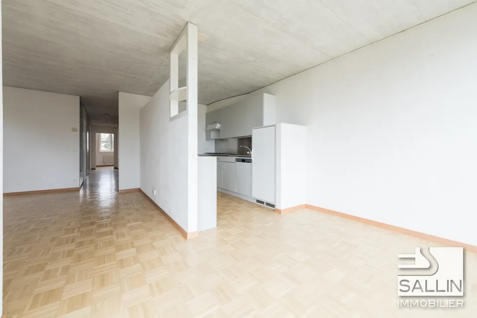 WOHNUNG MIT 4 ZIMMERN