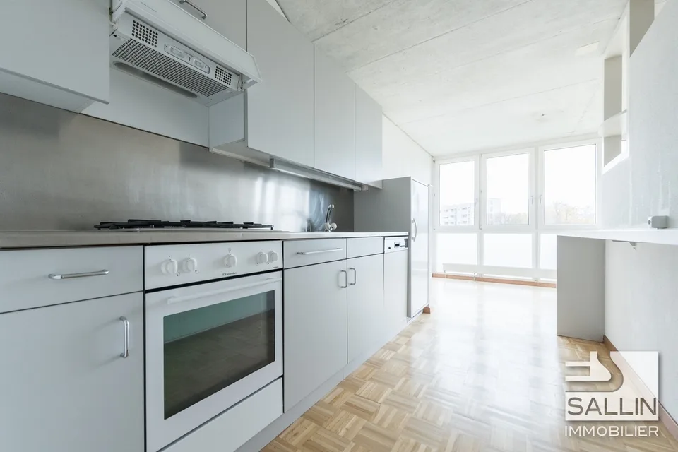 WOHNUNG MIT 4 ZIMMERN