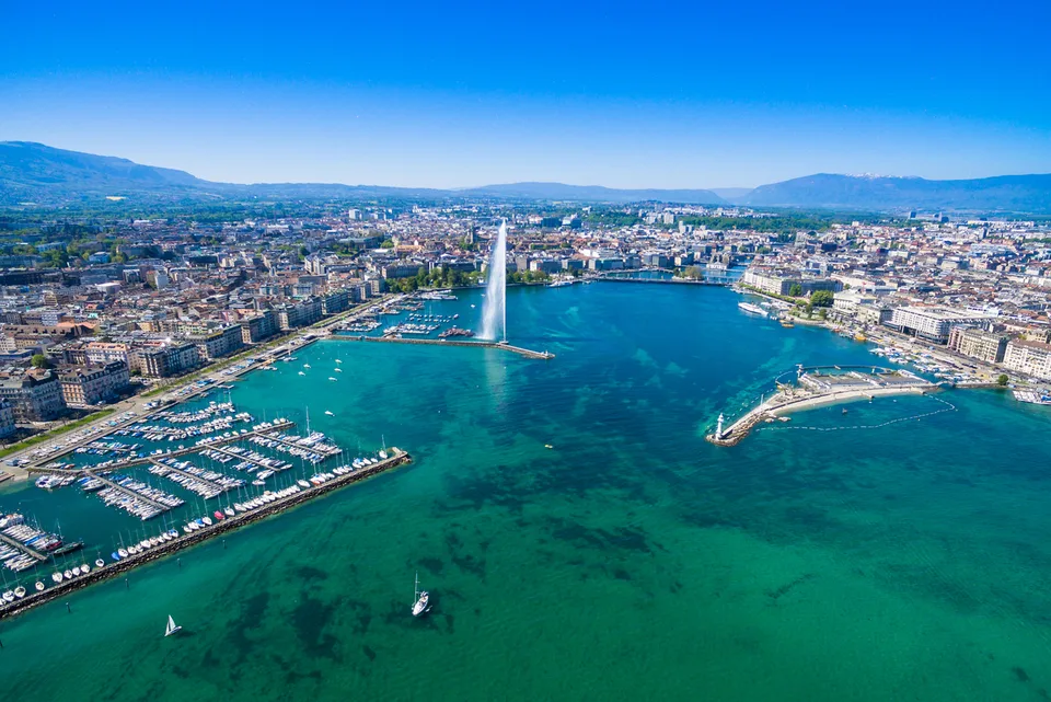 6046. Luxueuse villa moderne avec accès direct au lac Léman
