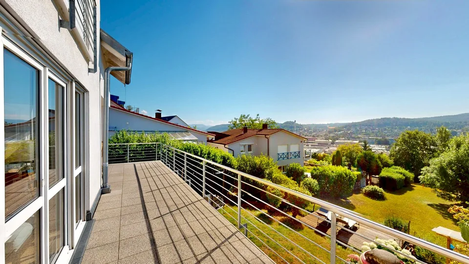 Appartamento luminoso 3,5 locali a Tüllinger con vista panoramica, terrazza spaziosa - piano aperto