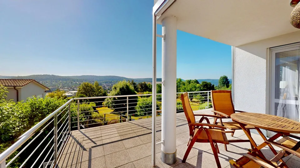 Appartamento luminoso 3,5 locali a Tüllinger con vista panoramica, terrazza spaziosa - piano aperto