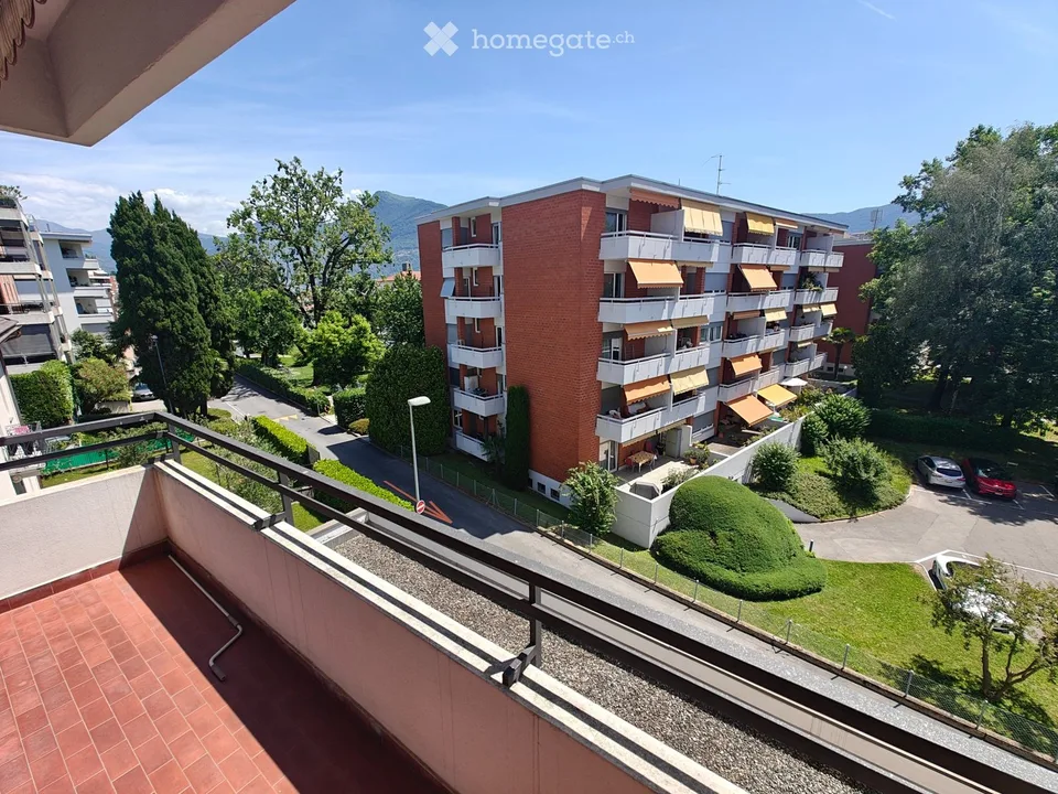 2.5 locali luminoso con vista aperta  Subentro