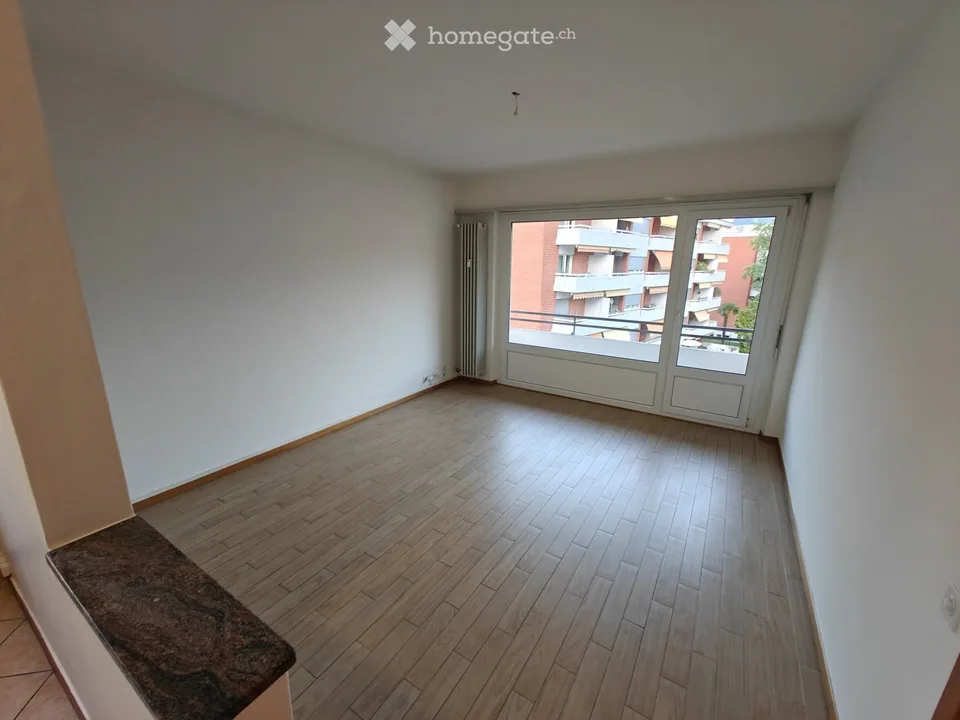 2.5 locali luminoso con vista aperta  Subentro