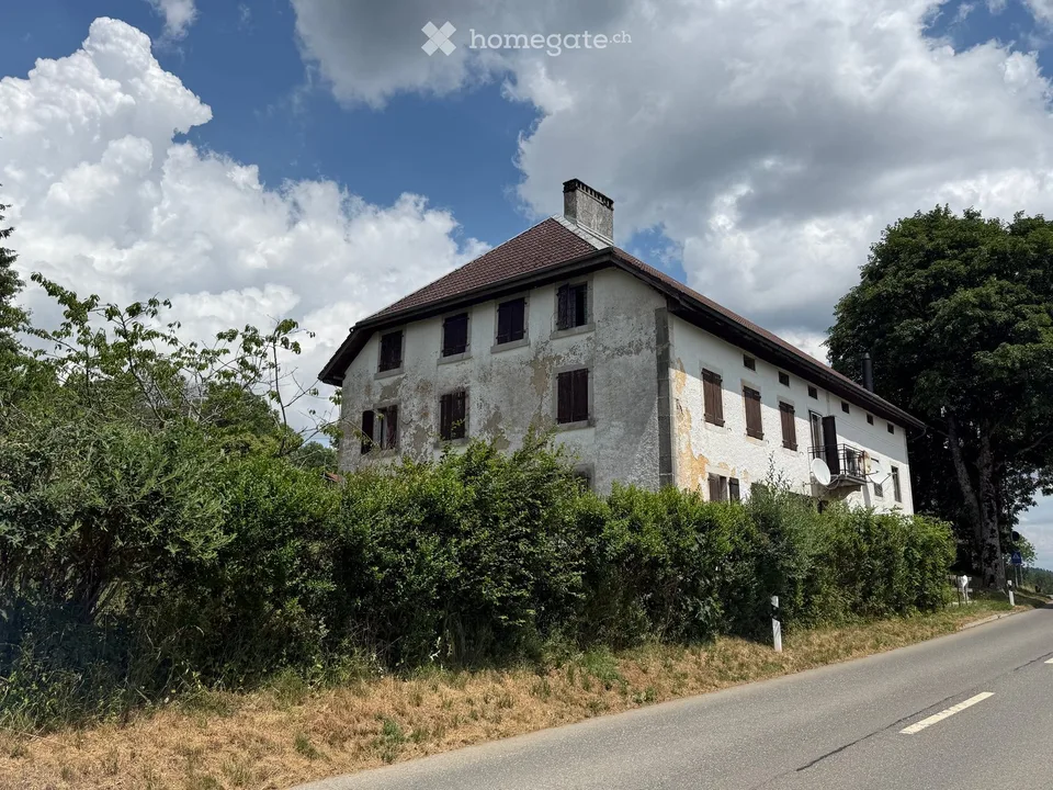 Maison de 4 appartements avec grange et terrain