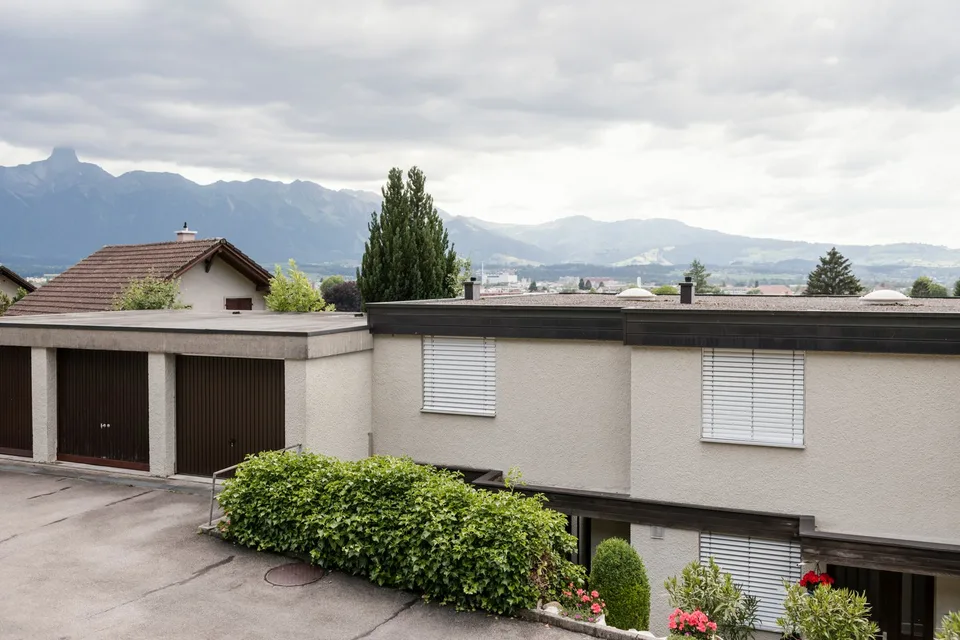 Maison mitoyenne avec vue sur la montagne et beau jardin