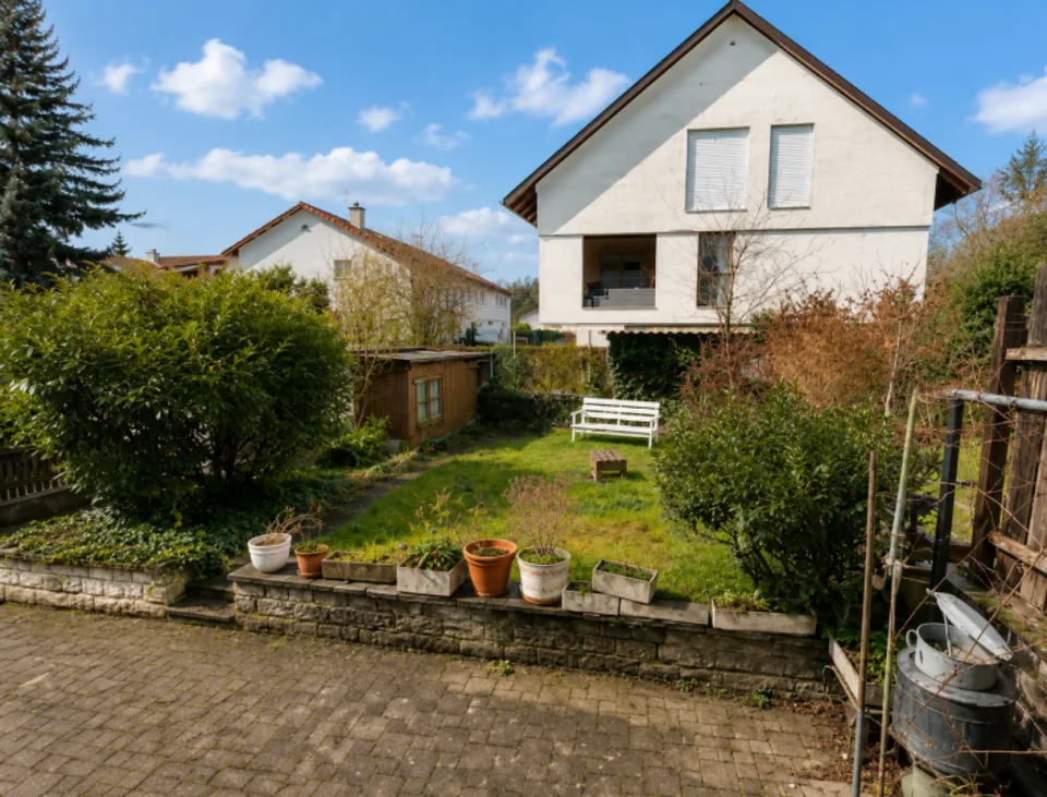 Charmantes 6-Zimmer-Einfamilienhaus mit Garten & Garagenbox in bester Lage von Muttenz