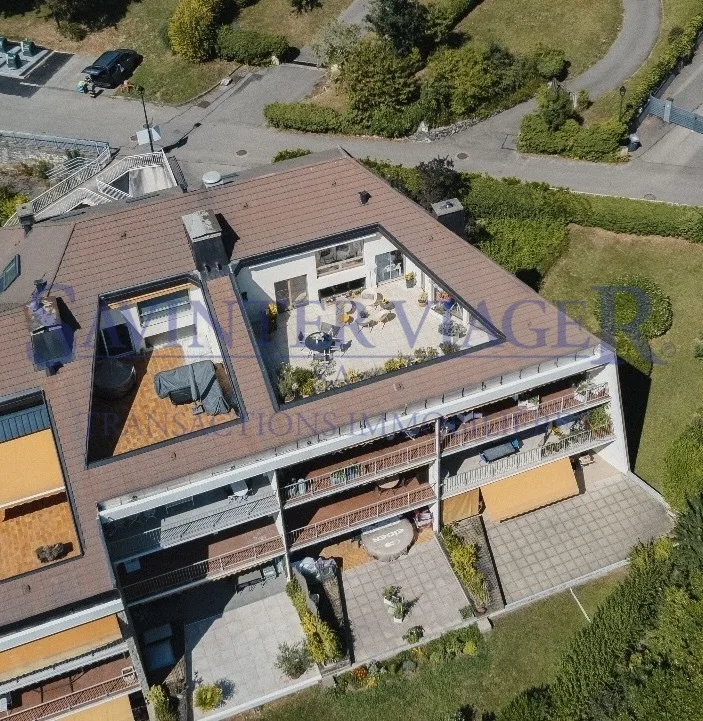 Villa sur les toits. Terrasse de 60m2. Vue lac 180. VIAGER.