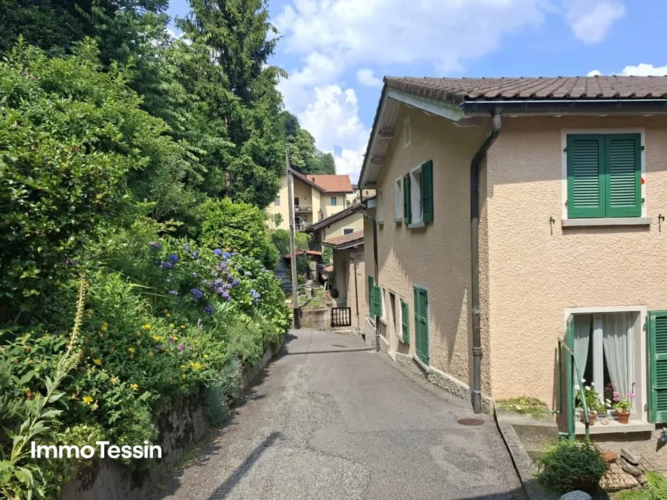 Appartamento affascinante e idilliaco in una zona residenziale esclusiva a Collina d'Oro, vicino a Lugano e al Lago di Lugano