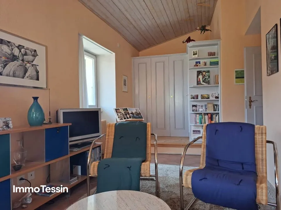 Appartamento affascinante e idilliaco in una zona residenziale esclusiva a Collina d'Oro, vicino a Lugano e al Lago di Lugano