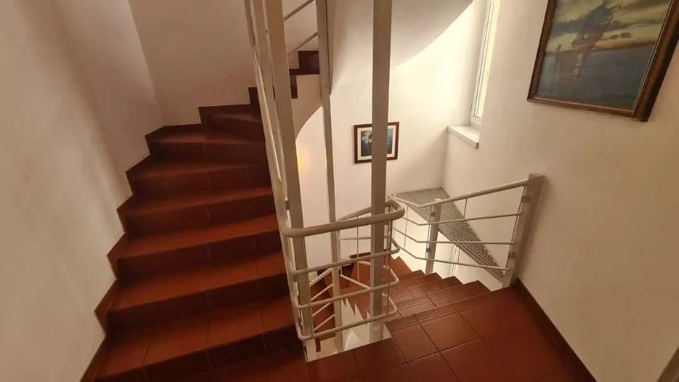 MORCOTE: SCHÖNES 2.5 ZIMMER IN UFERPROMENADE
