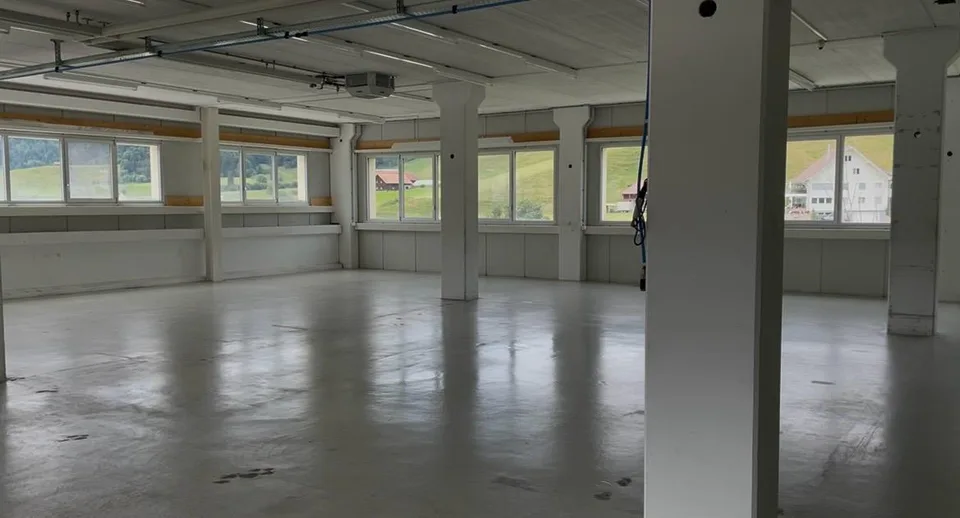 Gewerbe/Lager/Produktionsfläche (ca. 1000 m2) in Einsiedeln (Kanton Schwyz) zu vermieten