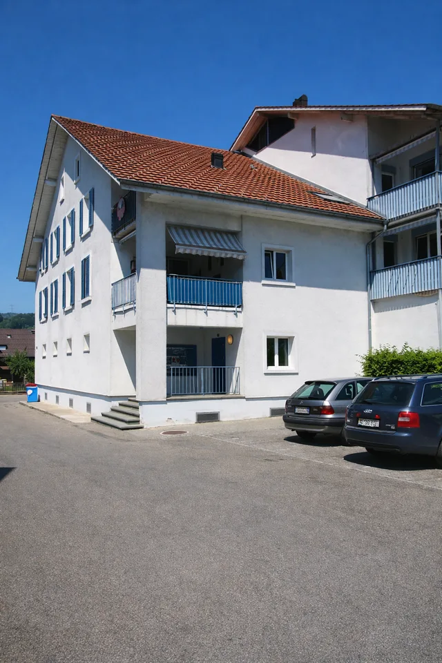 Helle wunderschöne neu renovierte 4.5-Zimmer-Wohnung an zentraler Lage.