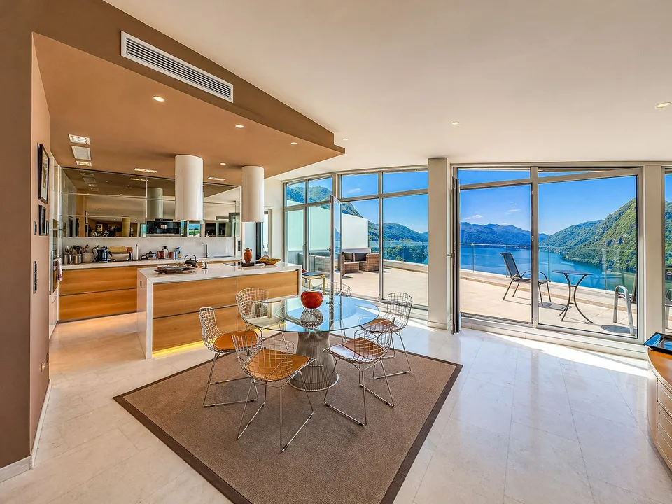 Appartamento duplex di lusso vista lago ad Aldesago
