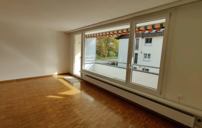 Ruhige grosszügige 4.5-Zimmer-Wohnung mit Terrasse in Stallikon