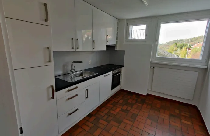 Ruhige grosszügige 4.5-Zimmer-Wohnung mit Terrasse in Stallikon