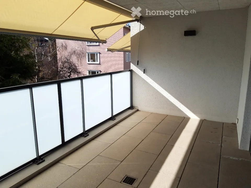 Appartamento luminoso 3.5 locali con balcone a Dübendorf – disponibile da ottobre 2026