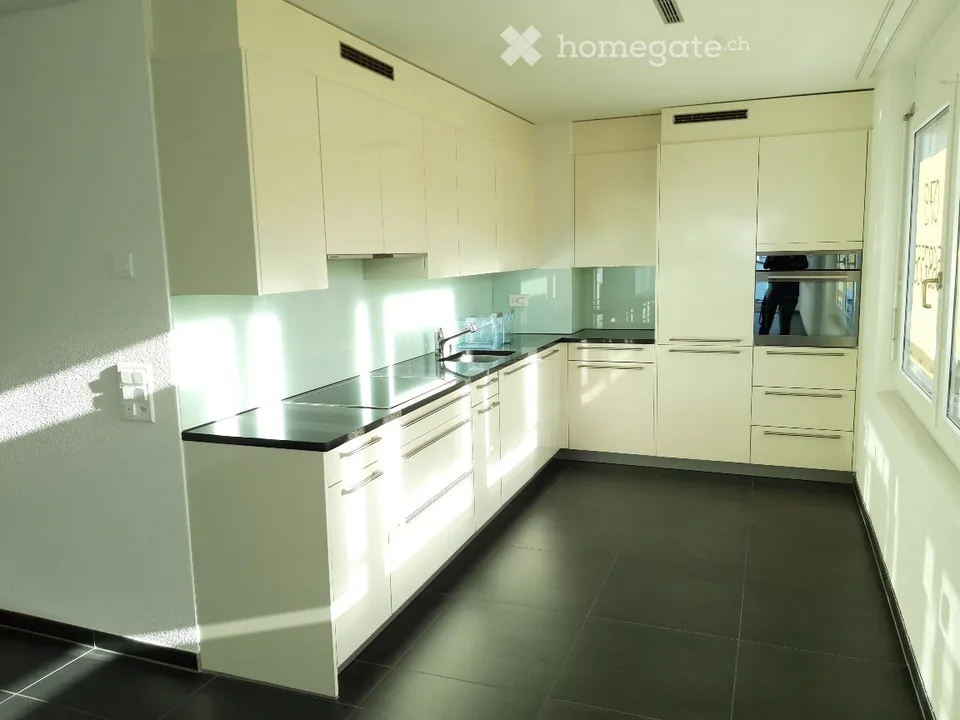 Appartamento luminoso 3.5 locali con balcone a Dübendorf – disponibile da ottobre 2026