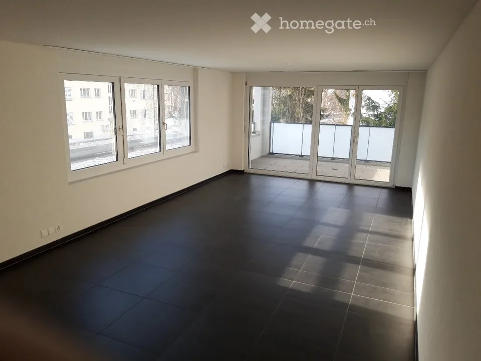 Appartamento luminoso 3.5 locali con balcone a Dübendorf – disponibile da ottobre 2026