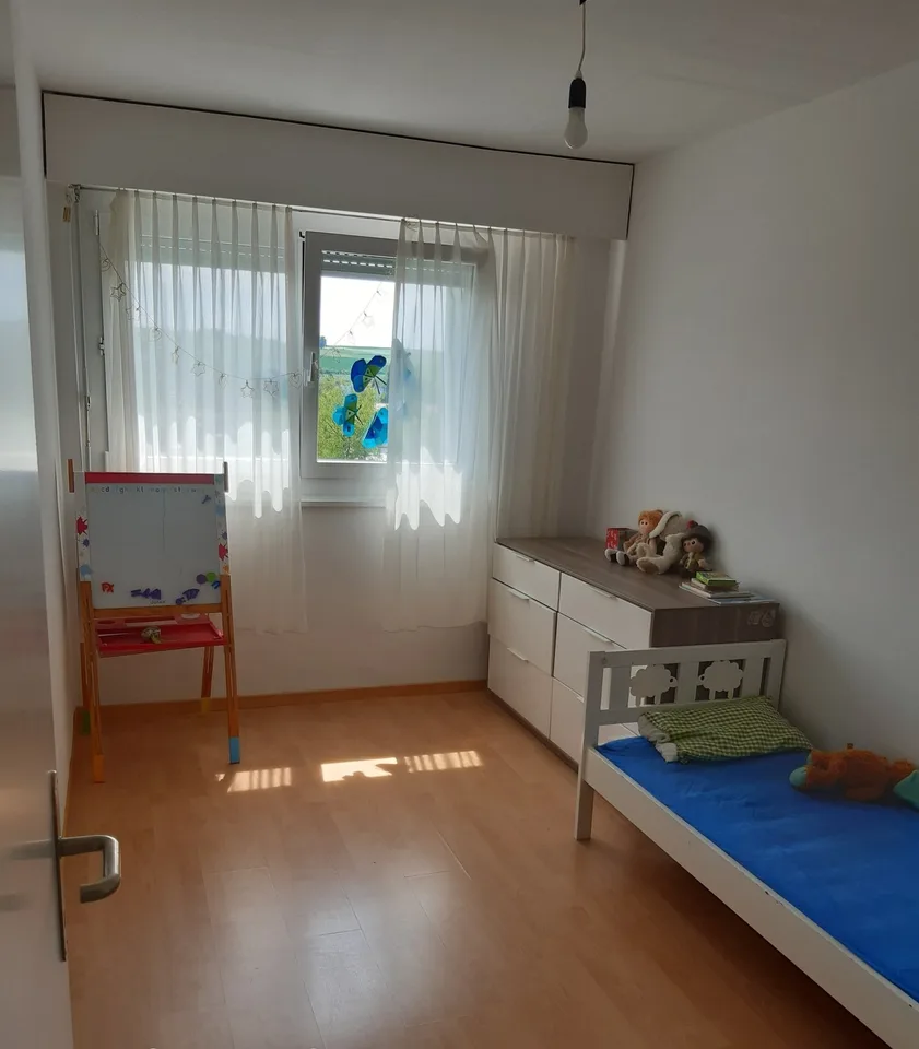 Helle 4-Zimmer-Wohnung mit schöner Aussicht in Nidau – Foto 6 von 9