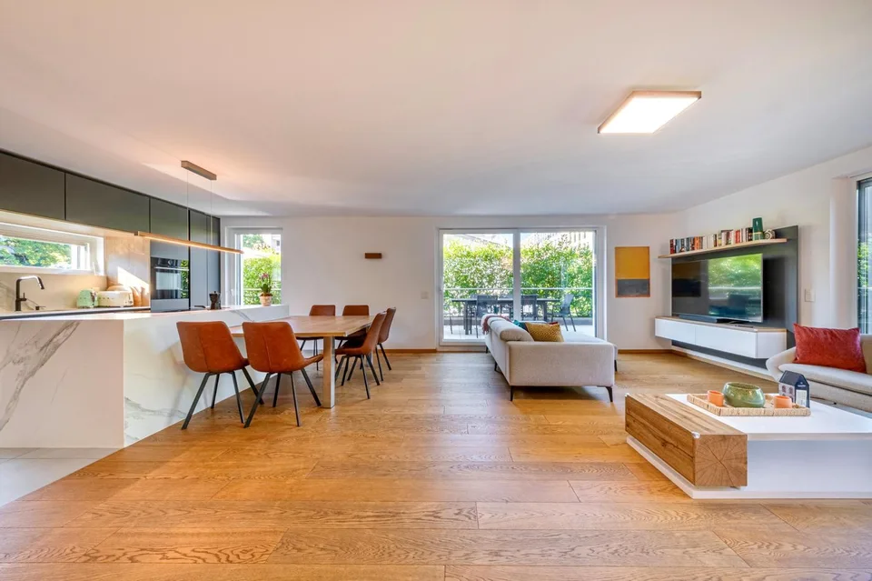 Lumineux attique contemporain avec grande terrasse