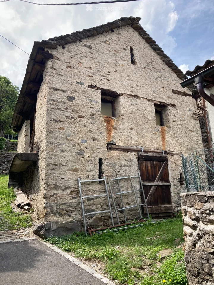 Rustico indipendente a Leontica con LICENZA APPROVATA