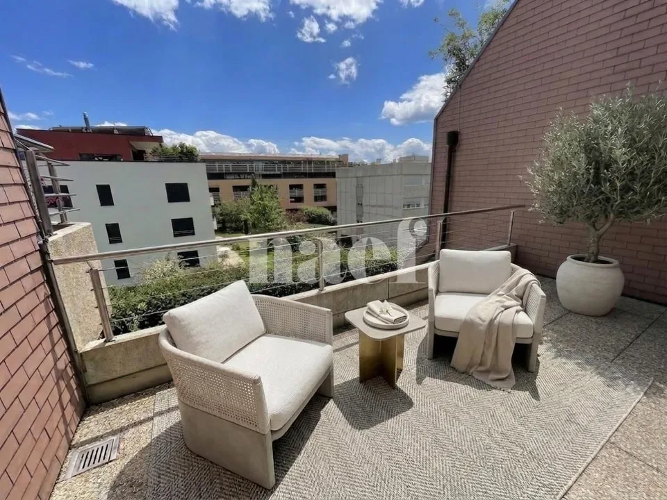 Spacieux appartement de 2 pièces au 2ème étage avec grand balcon