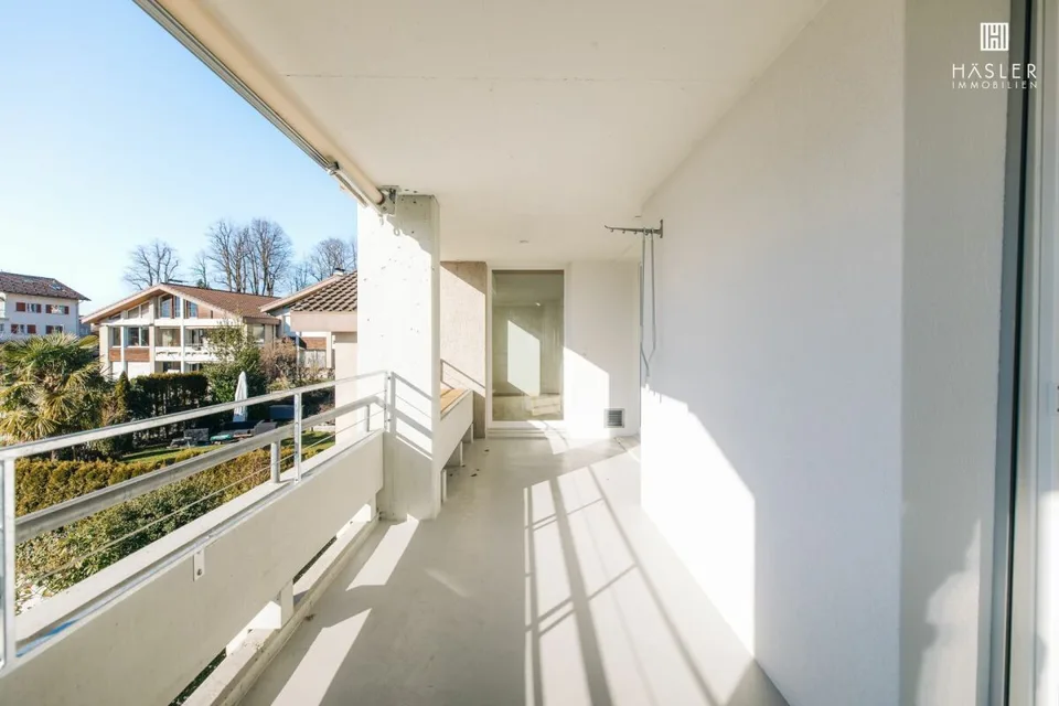 Moderne 4½-Zimmer-Maisonette-Wohnung am rechten Thunerseeufer