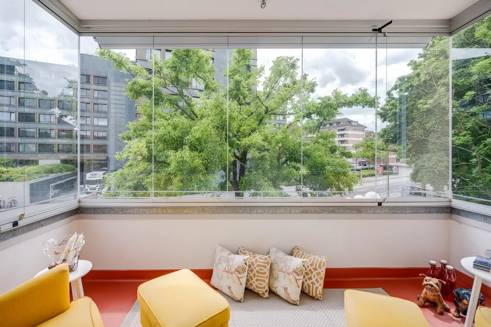 Charmante 3.5-Zimmer-Altbauwohnung mit Wintergarten und Mansardenzimmer