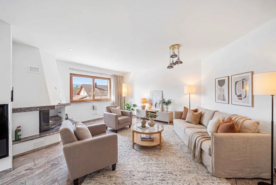 ATTRAKTIVES DOPPELEINFAMILIENHAUS MIT WEITBLICK