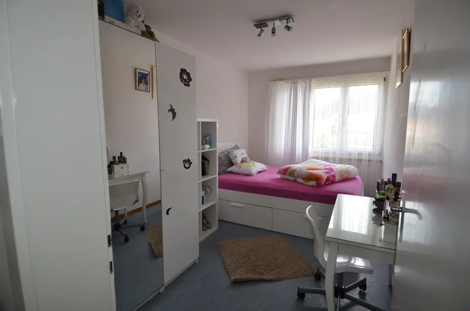 Bright 4-room apartment with new kitchen