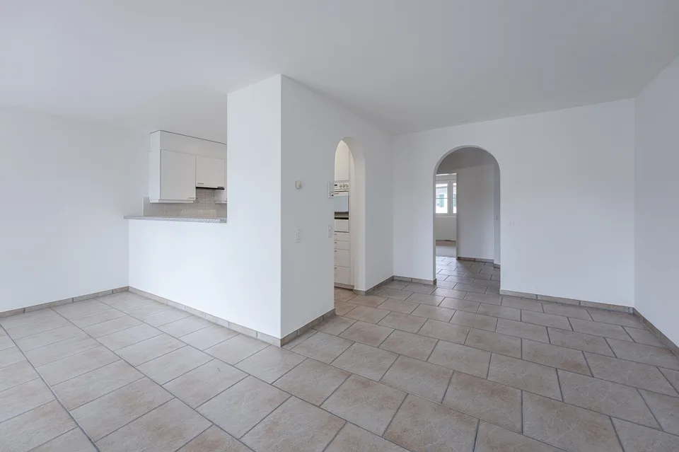 Appartement spacieux avec salle de bricolage et place de parking